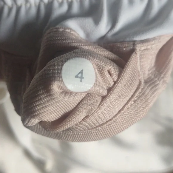 Lululemon Hotty Hot Shorts - Picture 3 of 7